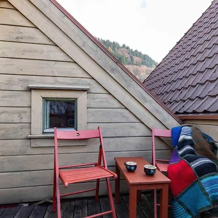 Dinbnb L Traditional Bergenhouse L Roofterrace L 1900 Charm 度假居 卑爾根