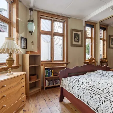 بيت للعطل Dinbnb L Traditional Bergenhouse L Roofterrace L 1900 Charm *